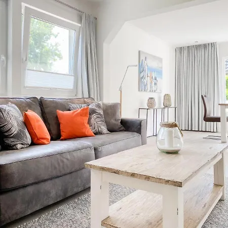 Nordlicht - strandnah mit Garten und Sauna, 4 SZ und 3 Bäder- Ferienhaus Scharbeutz