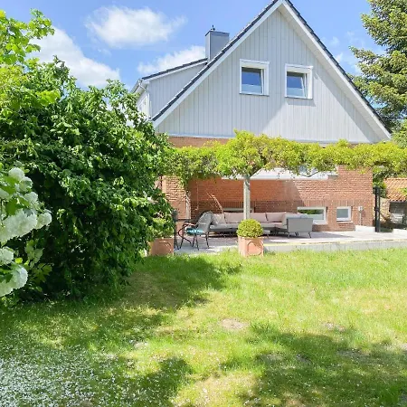 Nordlicht - strandnah mit Garten und Sauna, 4 SZ und 3 Bäder-