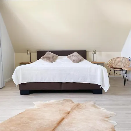 Nordlicht - strandnah mit Garten und Sauna, 4 SZ und 3 Bäder- Scharbeutz